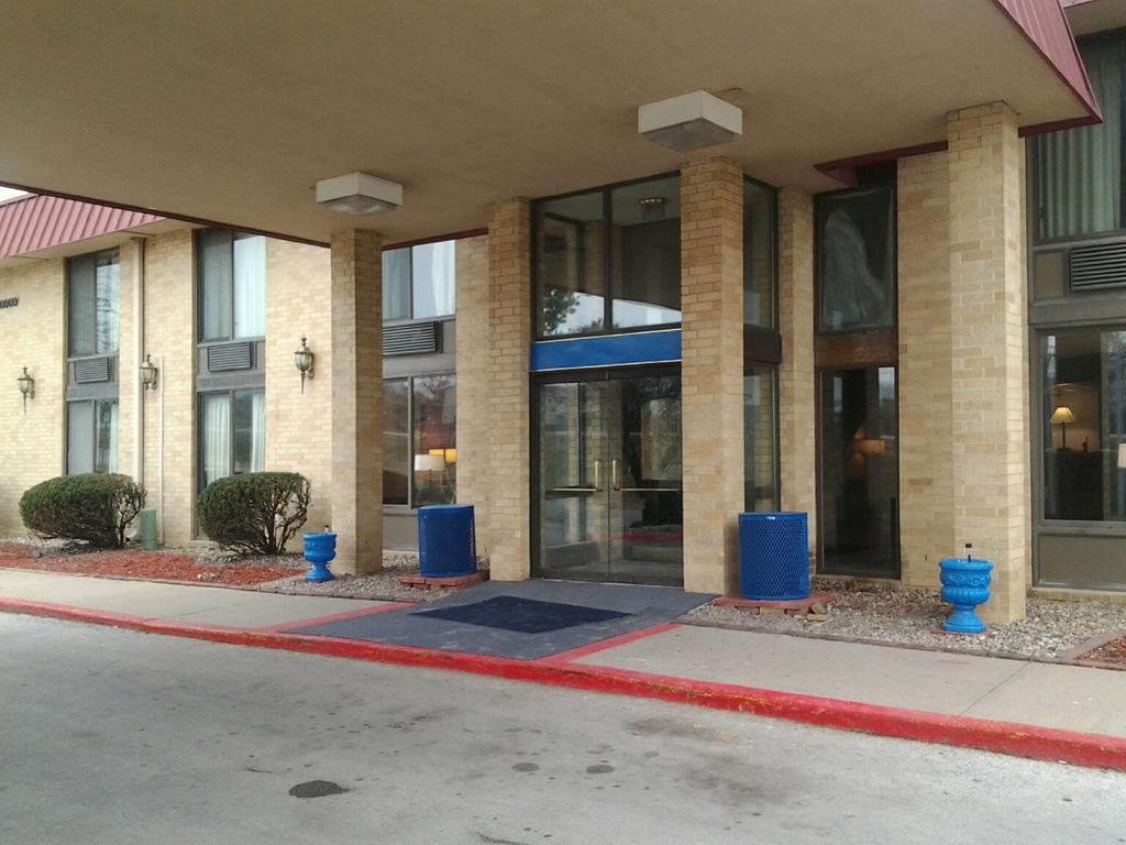 Westmont Inn & Suites Omaha Extérieur photo